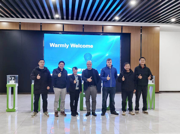 Audit di fabbrica del cliente nel Regno Unito completato con successo, personalizzazione esclusiva del prodotto concordata